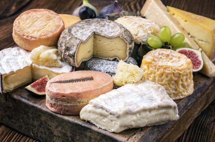 Vente de fromage à la découpe Montret